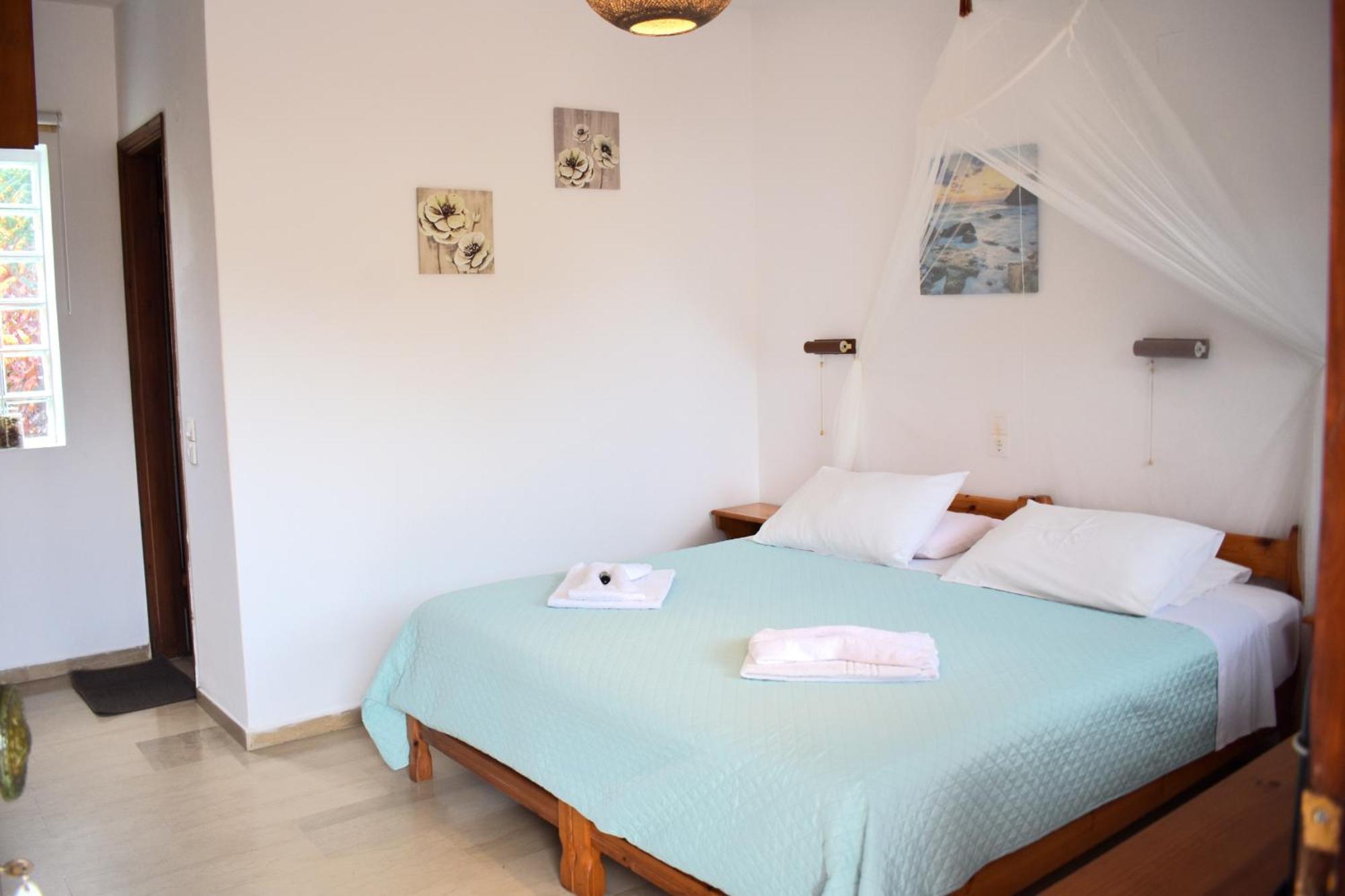 Kostas Apartments & Studios 圣佐治欧斯帕贡 外观 照片
