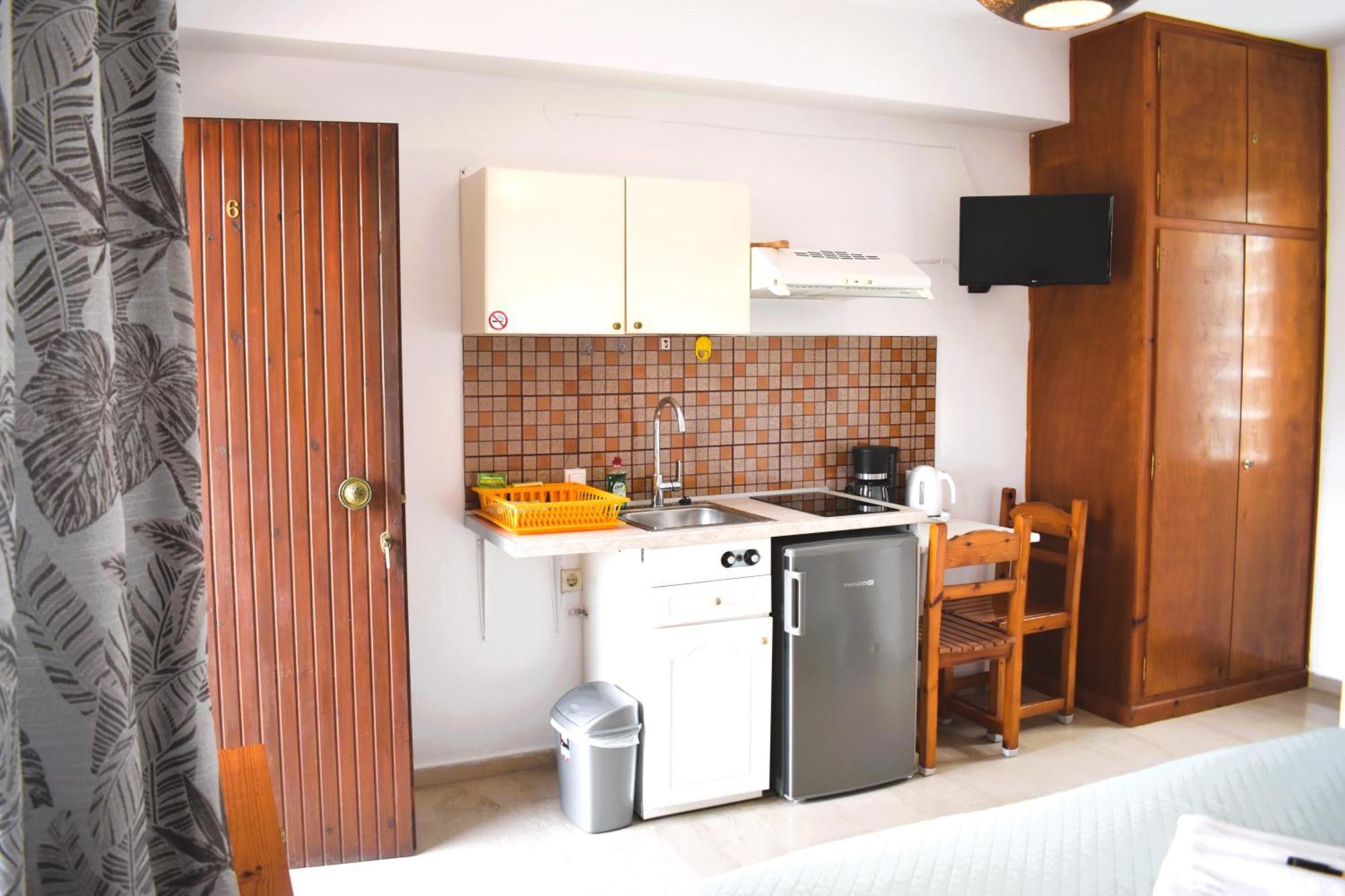 Kostas Apartments & Studios 圣佐治欧斯帕贡 外观 照片