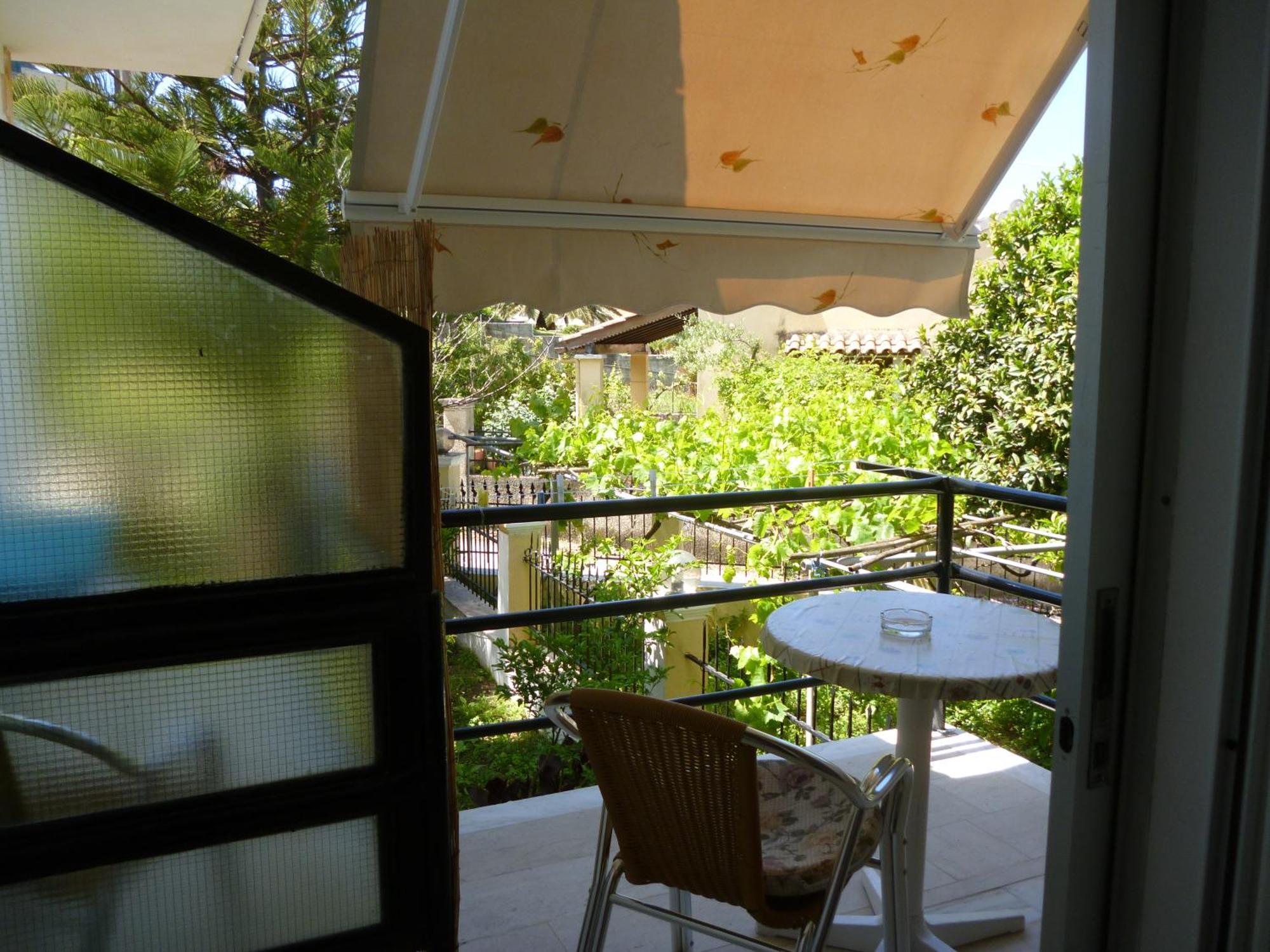 Kostas Apartments & Studios 圣佐治欧斯帕贡 外观 照片