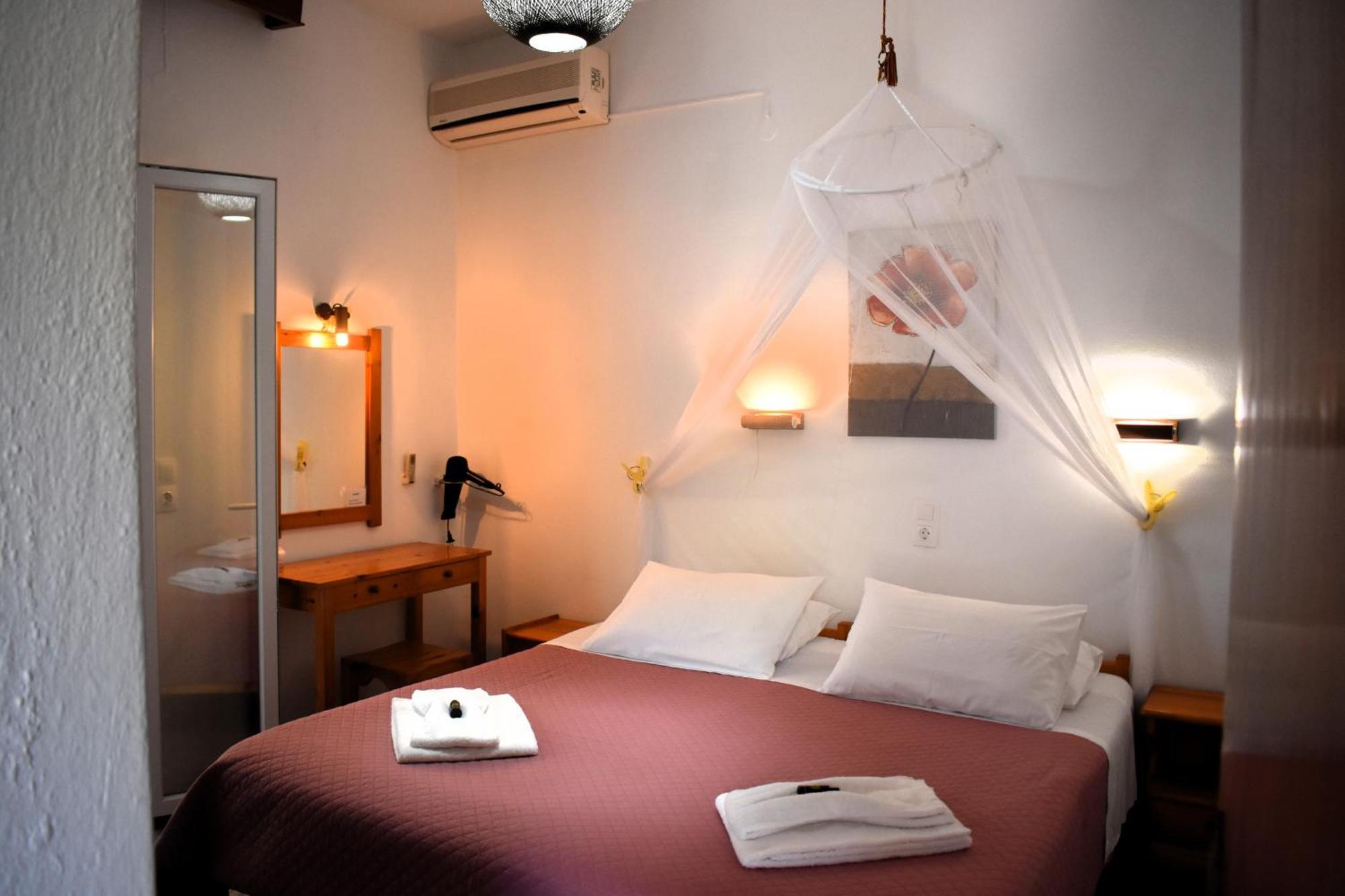 Kostas Apartments & Studios 圣佐治欧斯帕贡 外观 照片