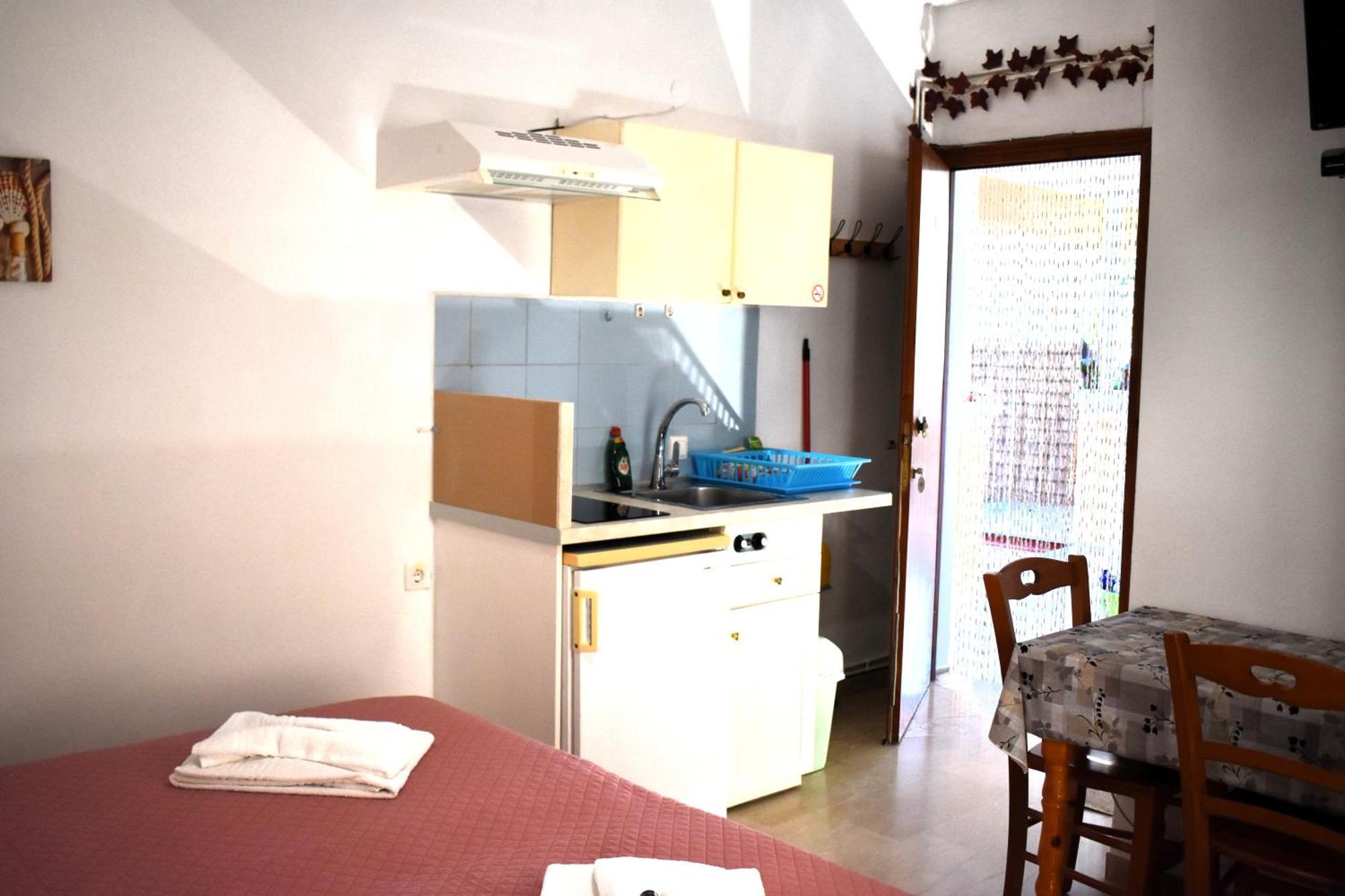Kostas Apartments & Studios 圣佐治欧斯帕贡 外观 照片