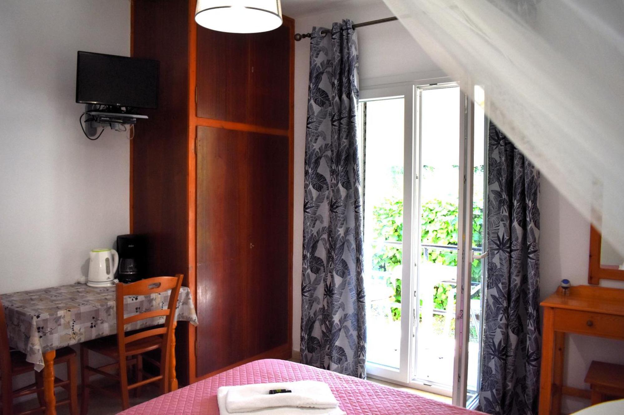 Kostas Apartments & Studios 圣佐治欧斯帕贡 外观 照片