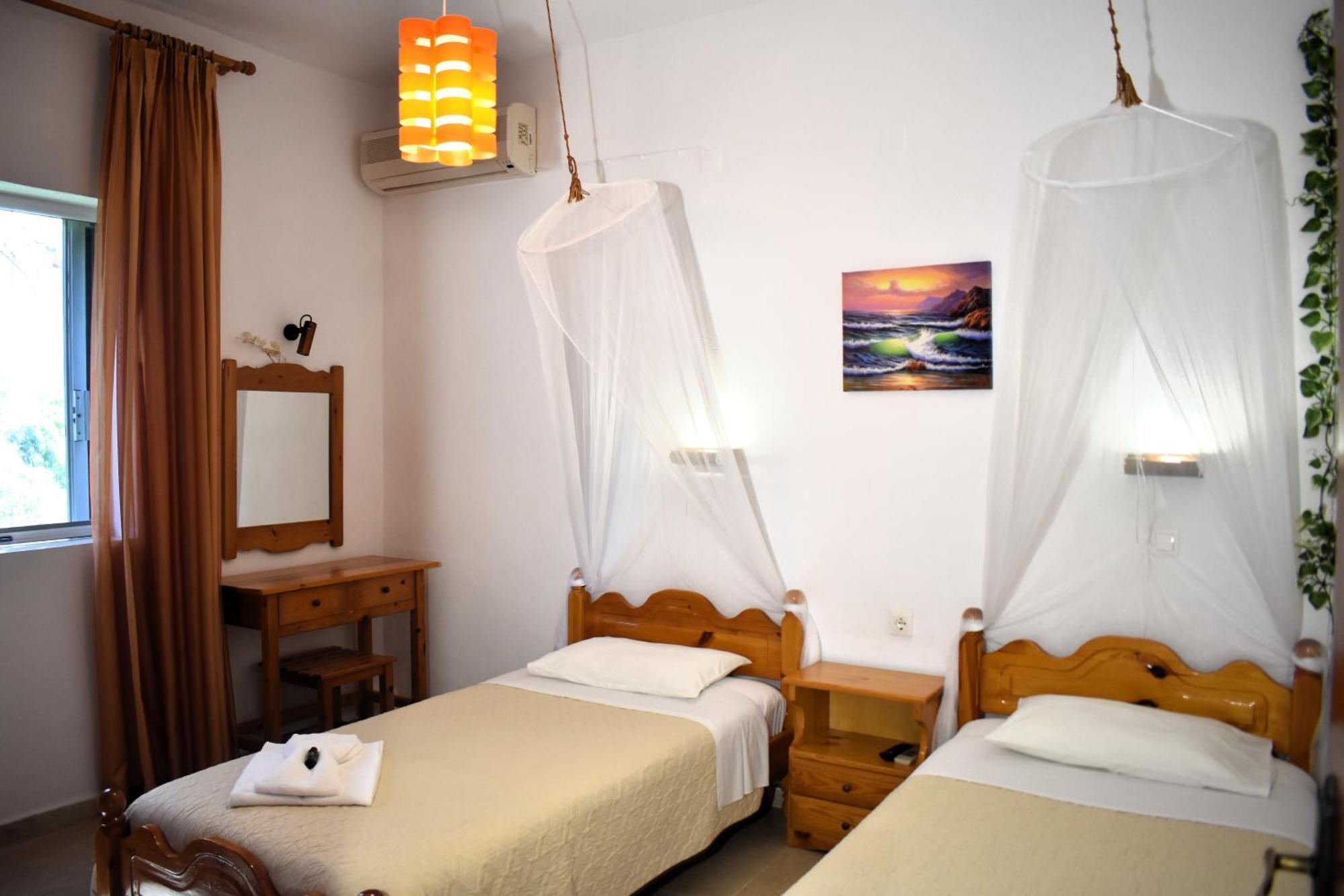 Kostas Apartments & Studios 圣佐治欧斯帕贡 外观 照片