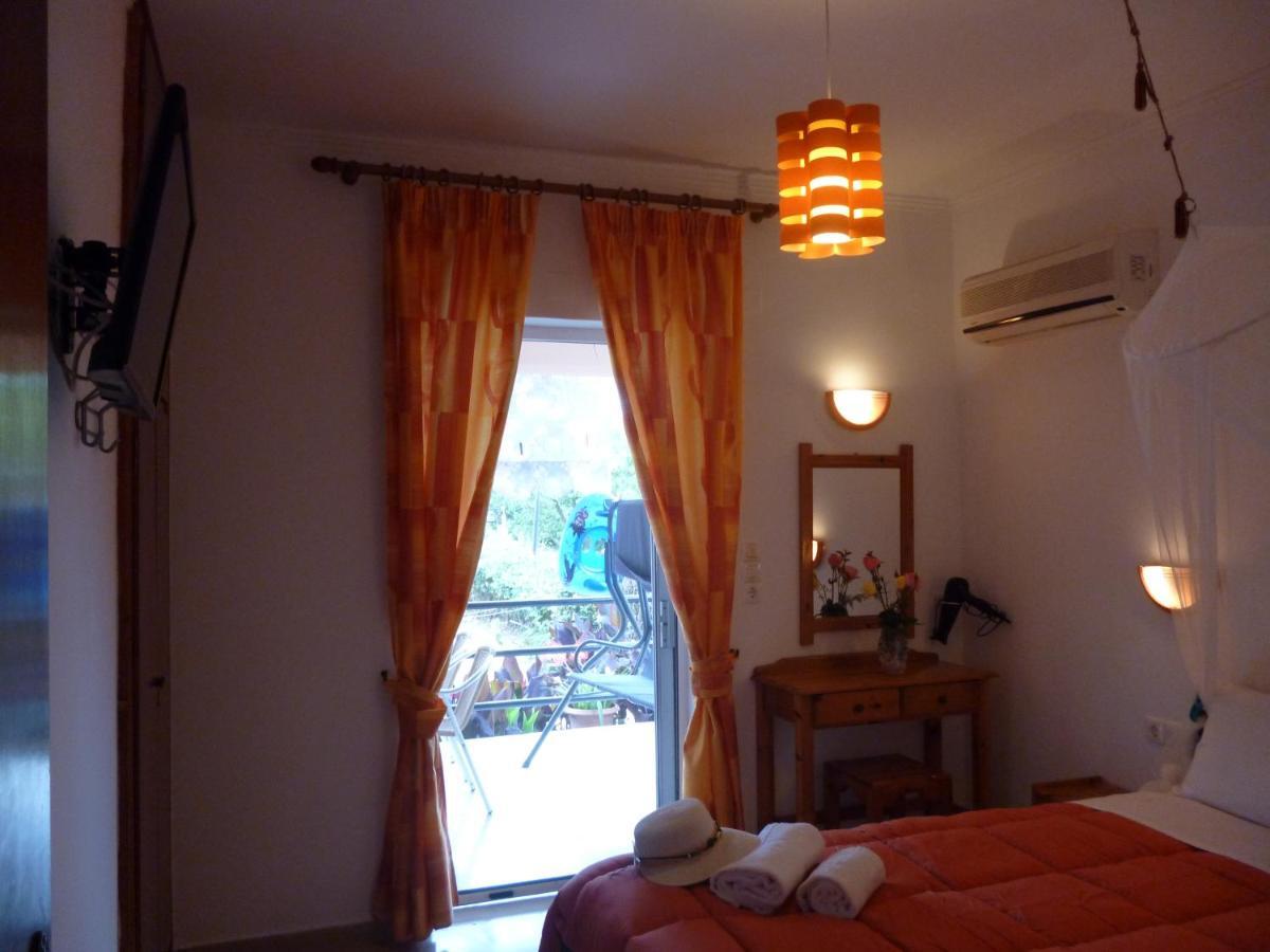 Kostas Apartments & Studios 圣佐治欧斯帕贡 外观 照片