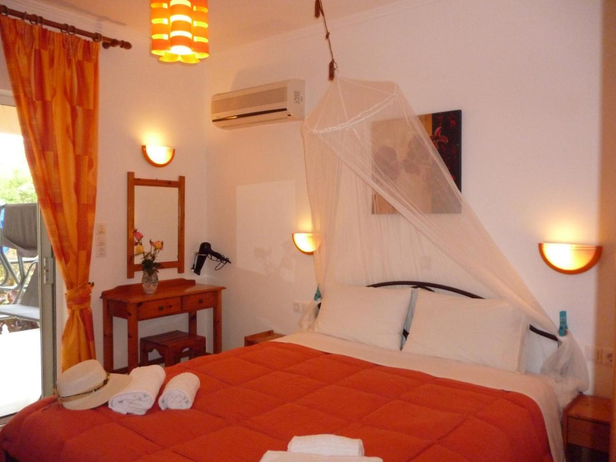 Kostas Apartments & Studios 圣佐治欧斯帕贡 外观 照片