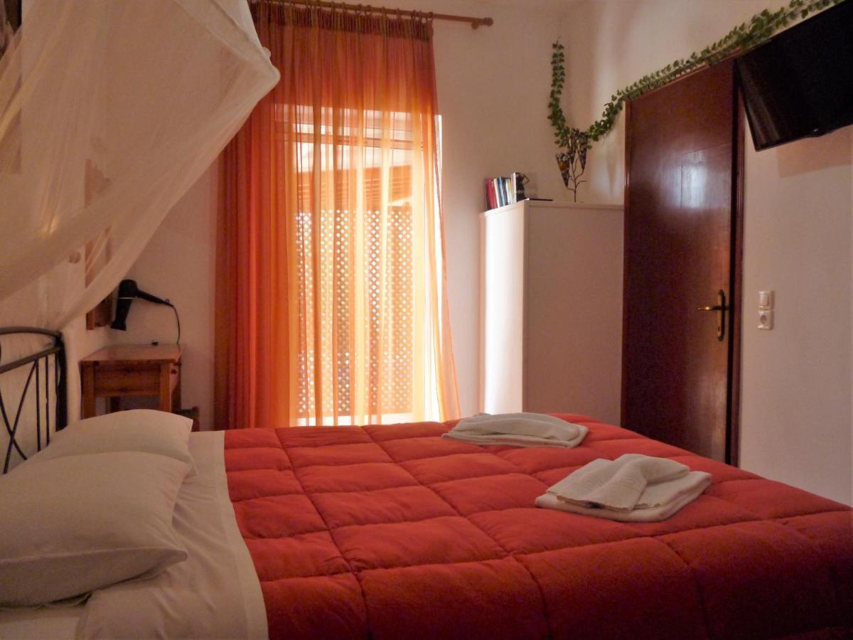 Kostas Apartments & Studios 圣佐治欧斯帕贡 外观 照片